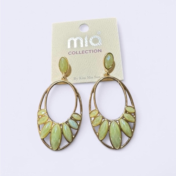 MISHA COLLECTION Green Oval Hoop Earrings with Teardrop Inlays - Picture 2 of 2